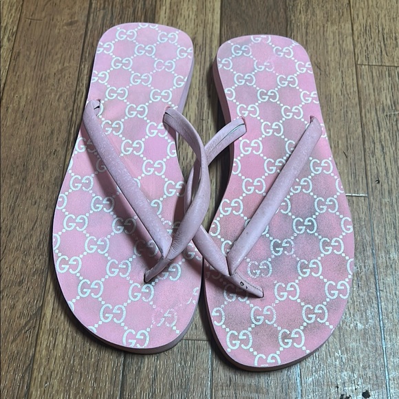 Gucci Pink Flip Flops with Logo Pattern - Picture 1 of 7
